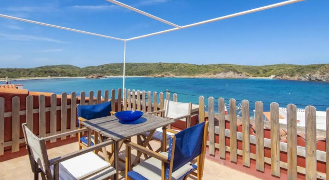 Апартаменты Fantástico apartamento en primera línea de mar en Menorca