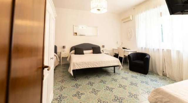 Четырёхместный номер Standard Hotel Miramare