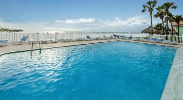 Sea Oats Beach Resort by Liberte, Забронировать Курортный отель Отели Редингтон-Шорс с бассейном, Бассейн