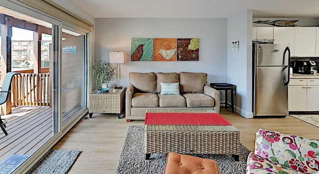 Bay-view Beach W/ Pool, Deck & Balcony 2 Bedroom Condo, Rezerwuj Apartament Midtown 