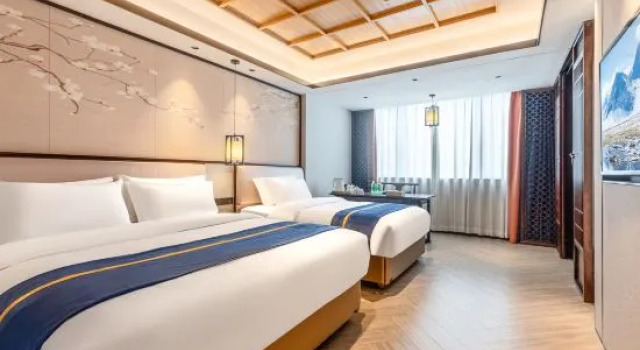 Люкс Deluxe Pinxuan Hotel (Zhaoqing Railway Station)