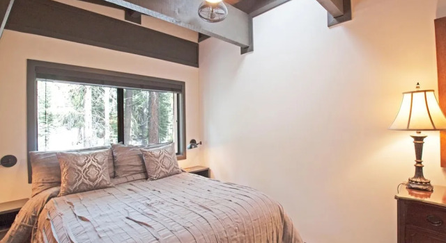 Aplin Base Camp House 3 Bedrooms 2.5 Bathrooms Home, Забронировать База отдыха Тахо-Сити Норт-Лейк-Тахо