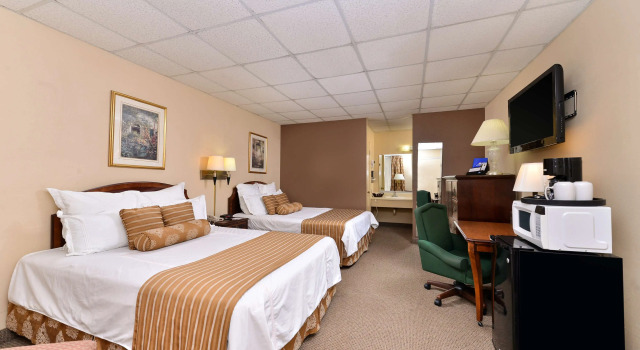 Четырёхместный номер Standard Americas Best Value Inn and Suites Victoria