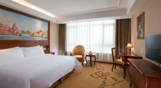 Vienna Hotel Puning South Huancheng Road High Speed Train Station, Varaa Hotelli Jieyang Guangdong