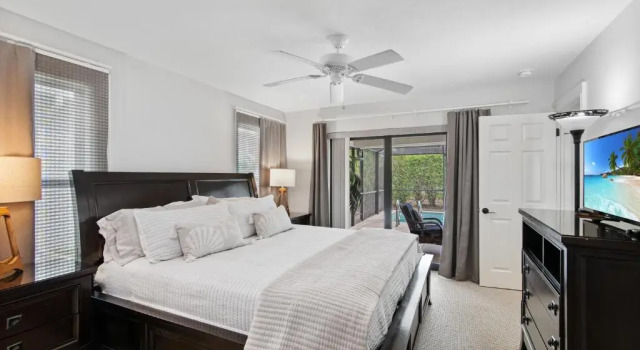 Short Walk to Maple Beach Access I 3/2 w/ Heated Pool, Забронировать Отель Отели Марко-Айленд с бассейном, рядом с Marco Beach, Бассейн