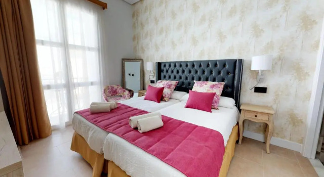 Двухместный номер Deluxe с балконом Hostal Boutique La Española