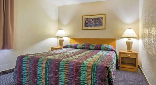 Двухместный люкс Rodeway Inn & Suites