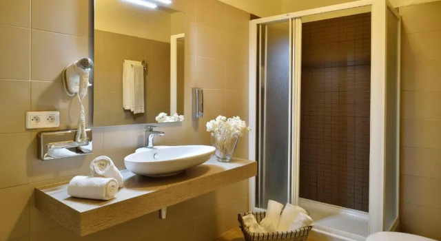 Четырёхместный номер Comfort Hôtel Fesch & Spa