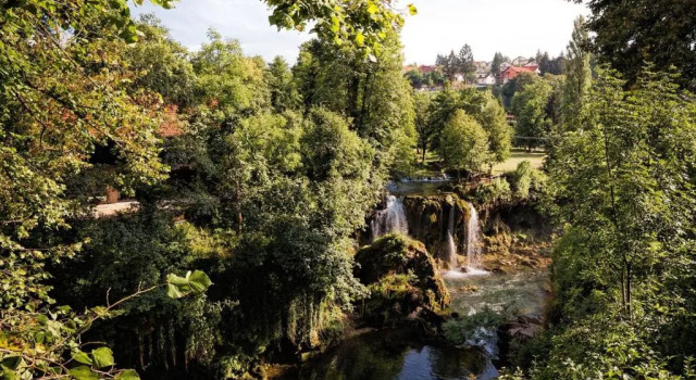 Guest House Nena Rastoke - Nature Retreat with waterfall views, Book Pension Hoteller i Slunj med parkering, Parkering