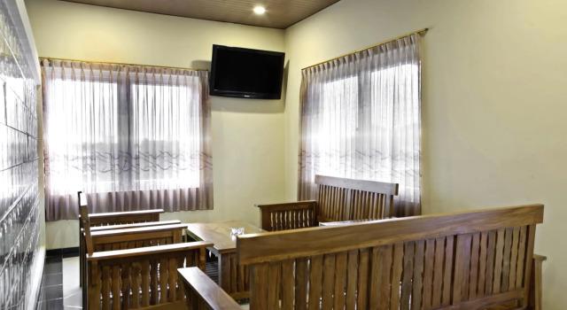 RedDoorz near Trans Studio Mall 2, Book Hotel Bandung Wetan 