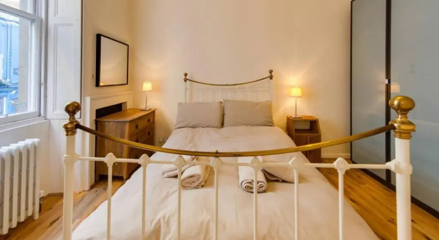 ALTIDO Spacious 2Bed in Heart of Old Town - Diagon Alley, Забронировать Отель Старый город Эдинбург, рядом с Национальный музей Шотландии
