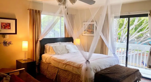 Lovely Licensed Santa Monica Loft Walk to Beach!, Забронировать Отель Отели Лос-Анджелеса 3 звезды, 3*