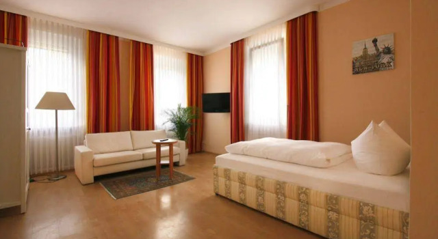 KRAL - Residenz Erlangen, Varaa Huoneistohotelli Hotellit Baijeri pysäköinnillä, Pysäköinti