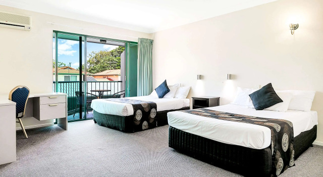 Четырёхместный номер Standard Comfort Hotel Pacific Cleveland