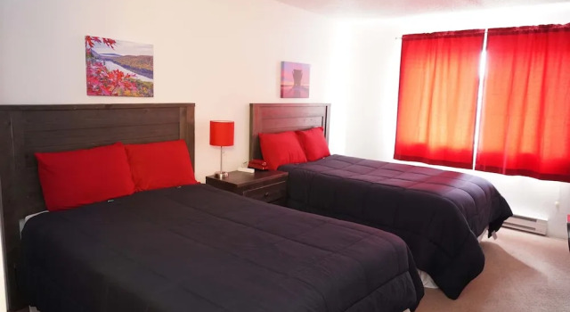 Четырёхместный номер Standard Model Towne Inn