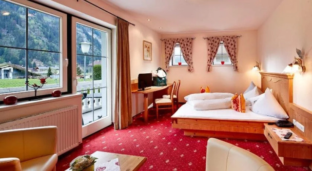 Wohlfühl Hotel-Garni Robert, Rezerwuj Hotel Hotele w Tyrol z parkingiem, Parking