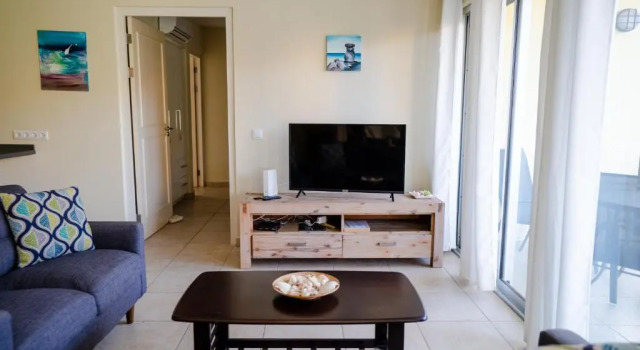 Blissful Garden View Condo Suite 19, Забронировать Отель Отели в центре Ян-Тил, в центре, Парковка