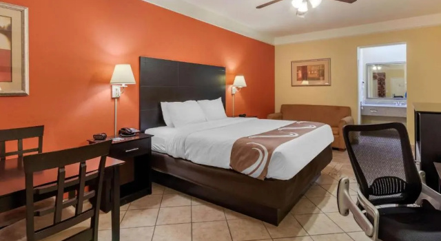 Номер Standard Quality Inn & Suites at The Outlets Mercedes-Weslaco
