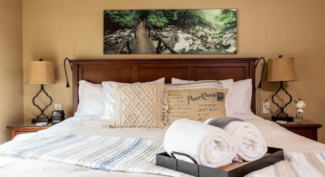 Четырёхместный коттедж с 2 комнатами Asheville Cottages