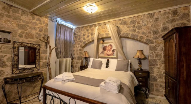Lykovrisi guest house, Book Guesthouse Distomo-Arachova-Antikyra 