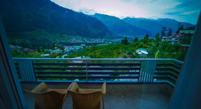 Двухместный номер Deluxe с балконом Abhilashi Residency & Spa - Centrally Heated & Air Cooled
