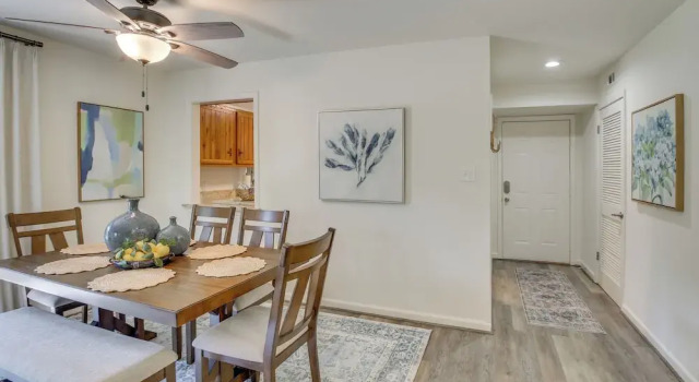 Pool, Hot Tub & Lake Access: Lake Hamilton Condo!