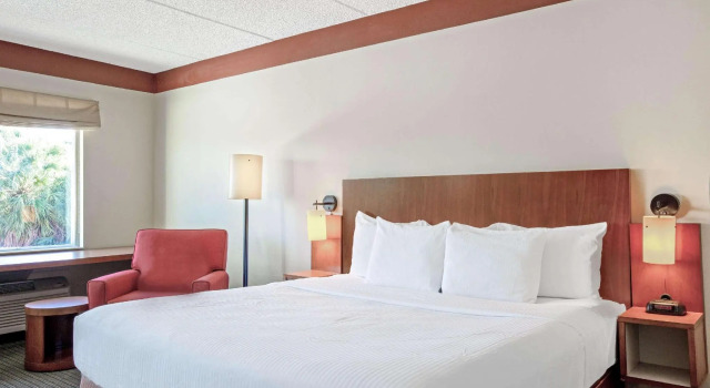 Двухместный люкс La Quinta Inn & Suites Miami Cutler Ridge