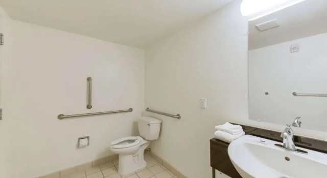 Двухместный номер Standard Travelodge by Wyndham Norfolk Airport