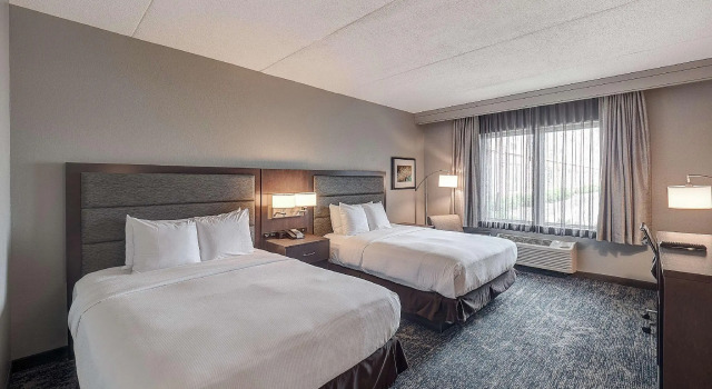 Четырёхместный номер Standard DoubleTree by Hilton Bloomington