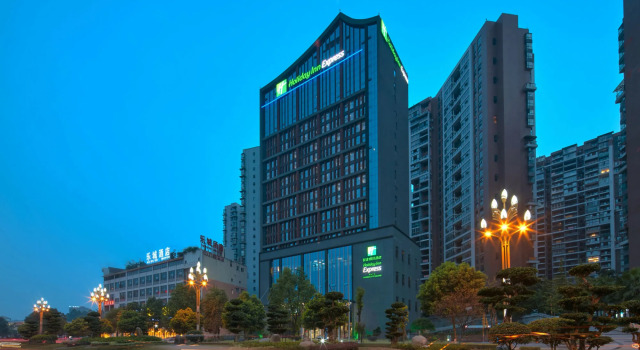 Holiday Inn Express Leshan City Square, an IHG Hotel High Speed Rail and Leshan Giant Buddha, Buchen Sie Hotel Leshan Sichuan