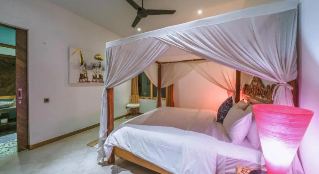 Вилла с 3 комнатами Puri Aman - Unique & Lush 3BR Pool Villa - Next to Gigi Susu & Walk to Beach