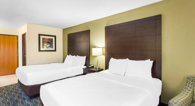Четырёхместный номер Standard Best Western Oglesby Inn