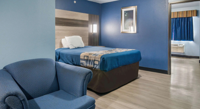 Четырёхместный номер Standard Rodeway Inn Carrollton I-35E
