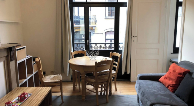 1 Bedroom W Kitchen and Bathroom In Trendy St Gilles, Prenota Appartamento Hotel a Flanders con parcheggio, Parcheggio