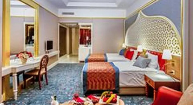 Номер семейный с видом на окрестности Royal Taj Mahal Hotel