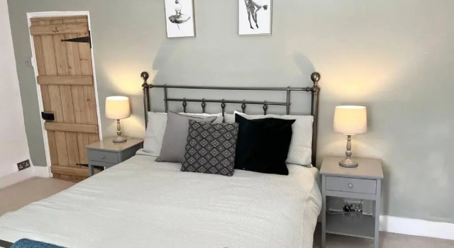 Коттедж 2 Bedroom Cottage - Sleeps 4 - Wifi, Fireplace