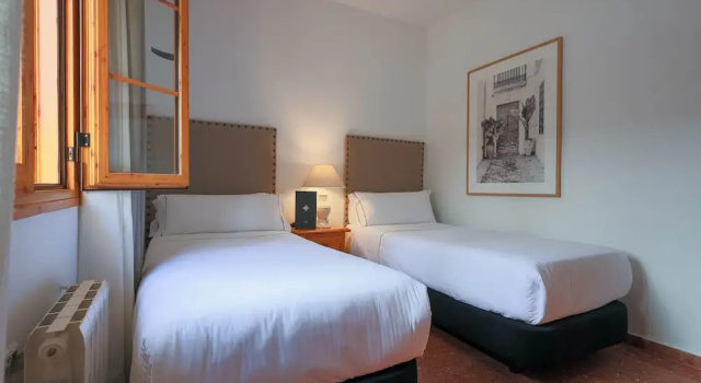 Двухместный номер Standard с балконом Hotel Tugasa El Almendral