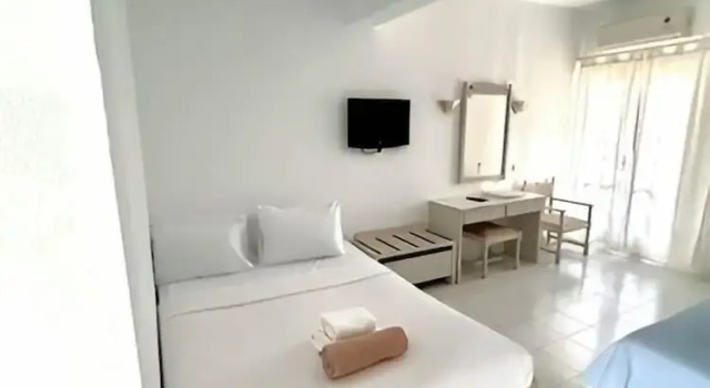Трёхместный номер Standard Цокольный этаж с балконом El Sol Hotel