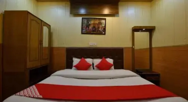 OYO 24828 Hotel Akshay