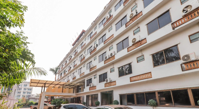 OYO 807 Suan​ Dok​ Kaew​ Hotel​