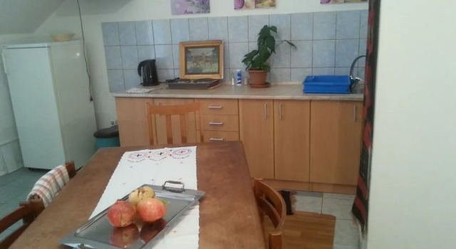 Кровать в общем номере с балконом Guesthouse Sanja