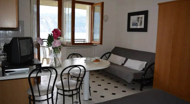 Студия с балконом и с видом на озеро Residence San Vito