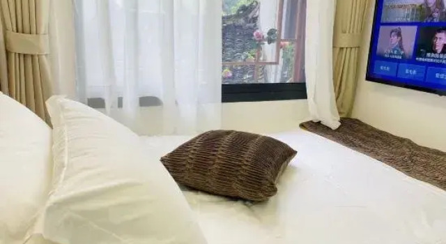 Люкс Yuanshe Muyun Ge Homestay (Phoenix Ancient City Nanhua Li Tourist Center Branch)