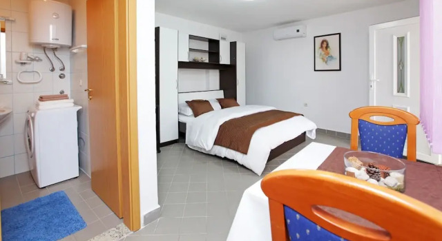 Студия Superior Rose Garden Apartments