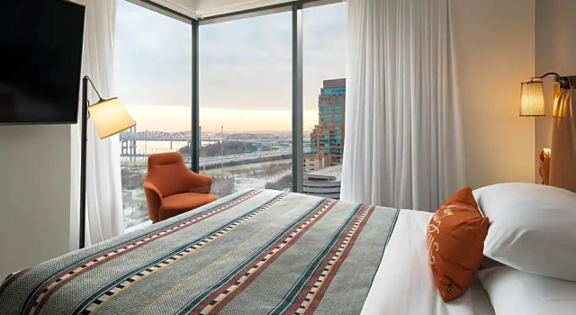 Четырёхместный номер Standard Moxy Louisville Downtown
