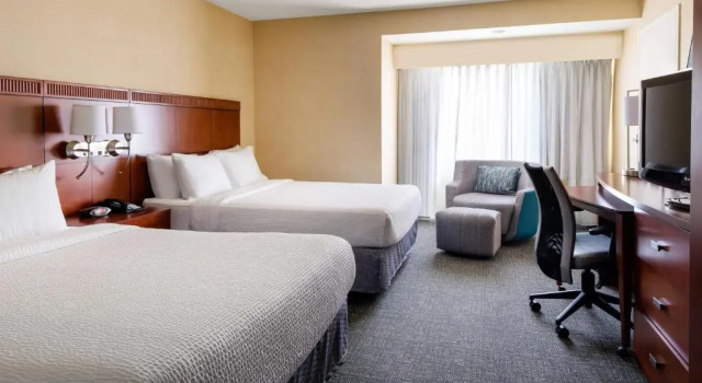 Четырёхместный номер Standard Courtyard by Marriott Sacramento Cal Expo