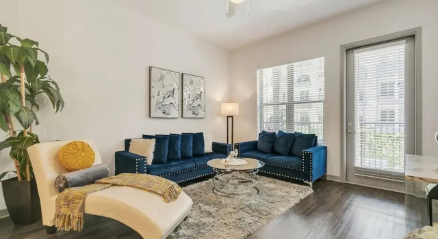 Maison De Luxe Brand New Cozy, Prime Location 1 Bedroom Condo by Redawning