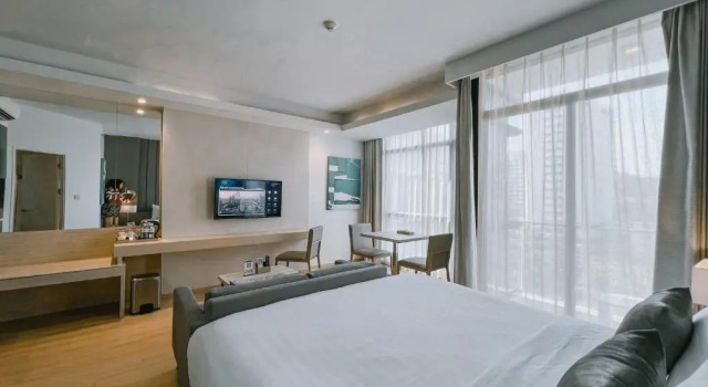 Двухместный номер Deluxe с видом на бассейн Отель Arden Hotel and Residence