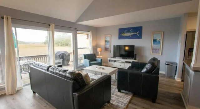 Cozy Marsh Villa w/ Amazing Views - Steps to Dining, Pools, & Beach, Забронировать Вилла Отели Фрипп-Айленд с бассейном, Бассейн