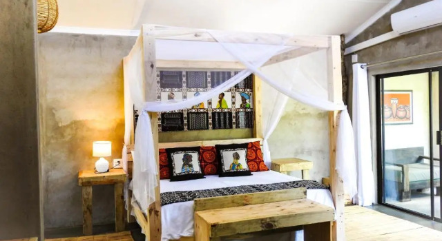 Апартаменты Deluxe Foxy Crocodile Bush Lodge & Kruger Safaris